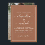 Foto Terra Cotta Boho Wedding Simple Invitation Kaart<br><div class="desc">Foto Terra Cotta Boho Wedding Simple Spring of Summer Photo op Back Wedding Invitations - bevat prachtige en elegante scripttypografie met een moderne,  eenvoudige en klassieke kleur voor de speciale dag van de bruiloft.</div>