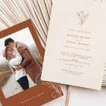 Foto Terracotta Wedding Invitation Kaart<br><div class="desc">Deze boho terracotta-themed trouwuitnodiging op Zazzle is de perfecte manier om de toon te zetten voor je speciale dag. Het ontwerp bevat moderne botanische stoffen in tinten van terracotta, waardoor het een chemische blik geeft. De uitnodiging is afgedrukt op kaarten van hoge kwaliteit en wordt geleverd met enveloppen voor eenvoudige...</div>