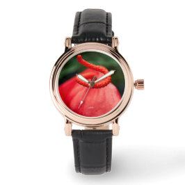 Foto toont een rode bloem horloge