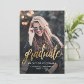 Foto trendy gouden script afstudeeraankondiging kaart (Staand voorkant)