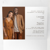 Foto tweetalige huwelijksuitnodiging - alles in éé drieluik uitnodiging (Binnenzijde eerst)