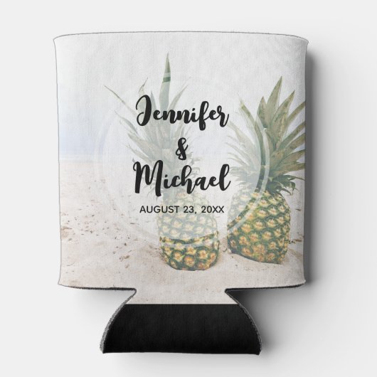 Foto van 2 ananassen op een strand bruiloft blikjeskoeler (Achterkant)