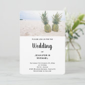 Foto van 2 ananassen op een strand bruiloft kaart (Staand voorkant)