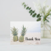 Foto van 2 ananassen op een strand Hartelijk dank Briefkaart (Staand voorkant)