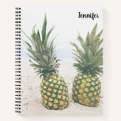 Foto van 2 ananassen op een strand notitieboek (Voorkant)