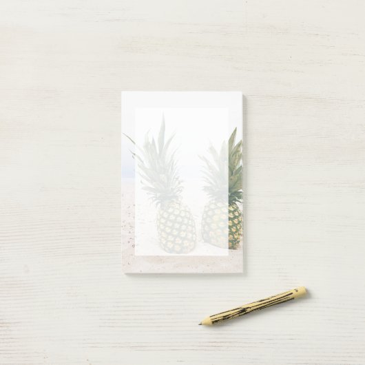 Foto van 2 ananassen op een strand post-it® notes (Op bureau)