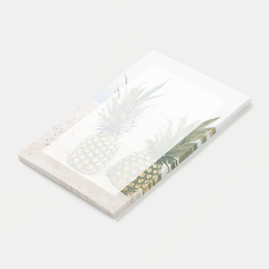 Foto van 2 ananassen op een strand post-it® notes (Schuin)