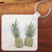 Foto van 2 ananassen op een strand sleutelhanger (Achterkant)