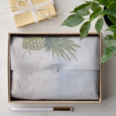 Foto van 2 ananassen op een strand tissuepapier (Geschenk)