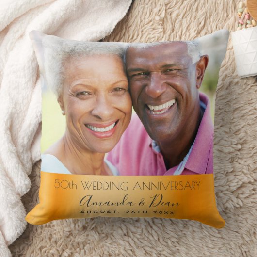 Foto van 50e trouwdag met elegant goud kussen (Deken)