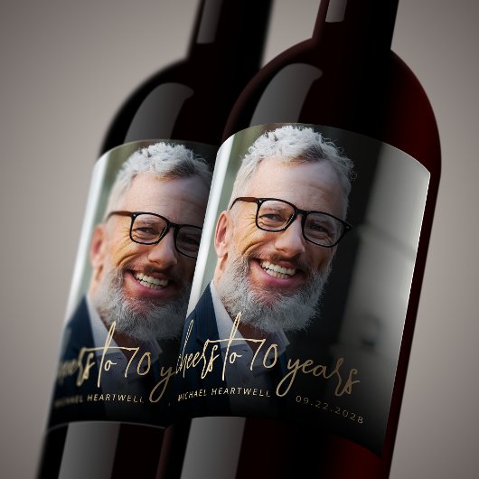 Foto van 70e verpartij met proost wijn etiket