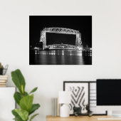 Foto van Aerial Lift Bridge Black & White Poster (Thuiskantoor)