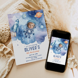 Foto van astronaut in de buitenruimte, aftellen na kaart