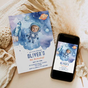Foto van astronaut in de buitenruimte, aftellen na kaart