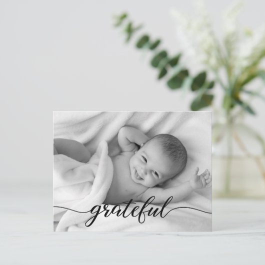 Foto van baby Birth Announement Grateful Script Aankondigingskaart (Staand voorkant)