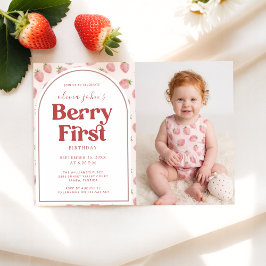 Foto van baby meisje Aardbei bes Eerste verjaardag Kaart