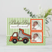 Foto van babyjongen met kiepwagen aankondiging (Staand voorkant)