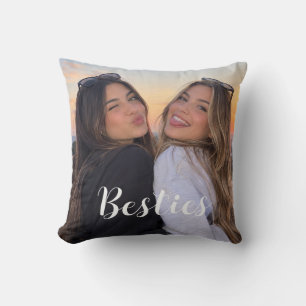 Foto van beste vriendinnen meisjes werpkussen kussen