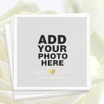 Foto van Black and White Wedding Romantic Servet<br><div class="desc">Je speciale foto in zwart-wit...  om je originele,  gekleurde foto te gebruiken,  gebruik de knop 'aanpassen'. Het is makkelijk en leuk om creëer...  een mooi en gepersonaliseerd idee voor je trouwreceptie met bruid- en bruidenamen,  een klein faux gouden hart en speciale woorden op maat</div>