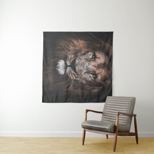 FOTO VAN BROWN-LION WANDKLEED (In Situ (horizontaal))