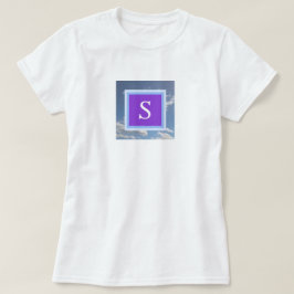 Foto van Cloudy Sky met Initiaal in Paars Lijst T-shirt