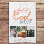 Foto van Cool Mam Hand Lettering Moederdag 4 Theedoek<br><div class="desc">Koel mam met het briefteren van Moederdag 4 Foto van Collage Kitchen Towel. Kunstmatig handschrift en tekening in oranje en pastelblauw. Voeg vier foto's en namen toe en maak een geweldig cadeau voor de beste moeder op moederdag,  verjaardag of Kerstmis.</div>