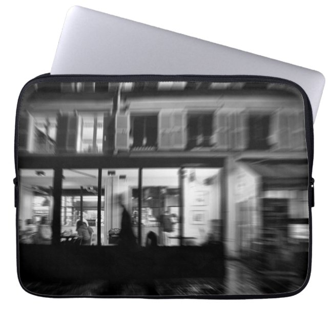 Foto van Cool, urban modern Parisian night Laptop Sleeve (Voorkant)
