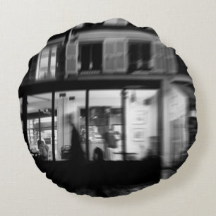 Foto van Cool, urban modern Parisian night Rond Kussen