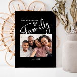 Foto van Cute and Modern Family | Zwart Canvas Afdruk<br><div class="desc">Deze eenvoudige en stijlvolle familiefoto is voorzien van je favoriete persoonlijke foto,  met het woord "familie" in de moderne witte,  handgeschreven scripttypografie,  met een schattig handgeschreven hart op een donkere zwarte achtergrond. Voeg je familienaam en vaste datum toe.</div>