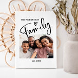 Foto van Cute and Modern Family | Zwart-wit Canvas Afdruk<br><div class="desc">Deze eenvoudige en stijlvolle familiefoto is voorzien van uw favoriete persoonlijke foto,  met het woord "familie" in de moderne zwarte handgeschreven scripttypografie,  met een schattig handgeschreven hart op een witte achtergrond. Voeg je familienaam en vaste datum toe.</div>