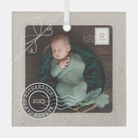 Foto van Cute Delivery Parcel Baby Geboortedatum Glas Ornament (Voorkant)