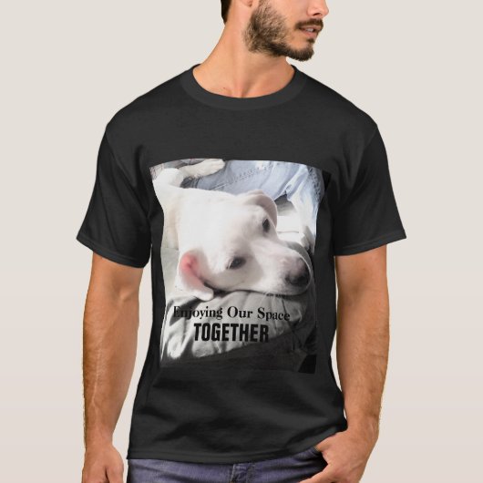 Foto van Cute Lazy White Dog Coach Potato met papa T-shirt (Voorkant)