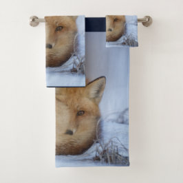 Foto van Cute Little Fox gekrompen in Winter Bad Handdoek