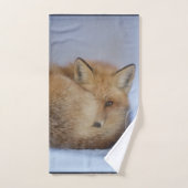 Foto van Cute Little Fox gekrompen in Winter Bad Handdoek (Handdoek)