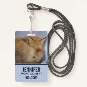 Foto van Cute Little Fox gekrompen in Winter Badge