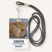 Foto van Cute Little Fox gekrompen in Winter Badge (Achterkant met draagriem)
