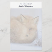 Foto van Cute Little Fox gekrompen in Winter Briefpapier (Voorkant)