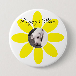 Foto van Cute Puppy Dog in Yellow Flower Lijst Ronde Button 7,6 Cm