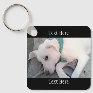 Foto van Cute Tired Dog met Green Scarf Black Sleutelhanger