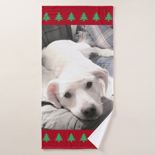 Foto van Cute White Dog Red met kerstbomen Badhanddoek (Badhanddoek)