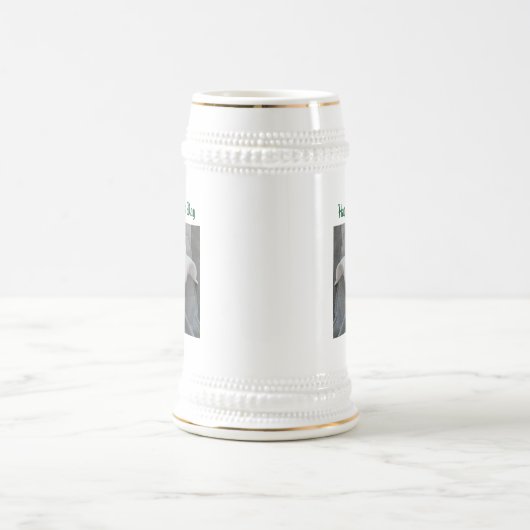 Foto van Cute White Puppy Dog St. Patrick's Day Bierpul (Center)