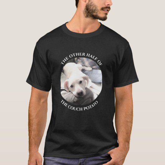 Foto van Cute White Puppy Dog with Dad op Couch T-shirt (Voorkant)