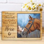 Foto van de beste vriend van het meisje van Horse  Fotoplaat<br><div class="desc">Viel je beste vriend uit en koester die kostbare herinneringen met een aangepaste unieke hoed van paardenhok in een superstijlvol houten design. Dit paardenliefdesplaatje is het perfecte geschenk voor jezelf, familie of vrienden om geliefde te eren. We hopen dat je foto van paardenpest je vreugde , vrede en gelukkige herinneringen...</div>