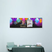 Foto van de eerste jaardag van de zwarte en gouden spandoek (Beurs)