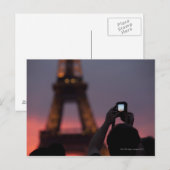 Foto van de Eiffeltoren met een smartphone Briefkaart (Voorkant / Achterkant)