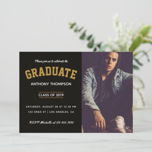 Foto van de feestdag van het Afstuderen van mannen Kaart (Staand voorkant)