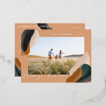 Foto van de groene terracotta moderne minimale wat folie feestdagen briefkaart<br><div class="desc">Budget groene terracotta abstracte waterverf modern script 1 fotokerstkaart. Modern op het gebied van trendgroen,  beige en terracotta colorway design.</div>