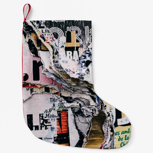 Foto van de kledij van gescheurde papieren kleine kerstsok (Voorkant)