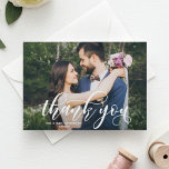 Foto van de liefdevolle moderne kalligrafie briefkaart<br><div class="desc">De perfecte kaart om uw gasten te bedanken voor het feit dat ze deel uitmaken van uw trouwdag. Dit aanpasbare bedankje briefkaart is voorzien van witte moderne kalligrafie overlay. Dit ontwerp is ook verkrijgbaar in andere kaarten.</div>