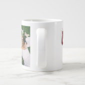 Foto van de man met de boeroendtekst Giant Coffee  Grote Koffiekop (Achterkant)